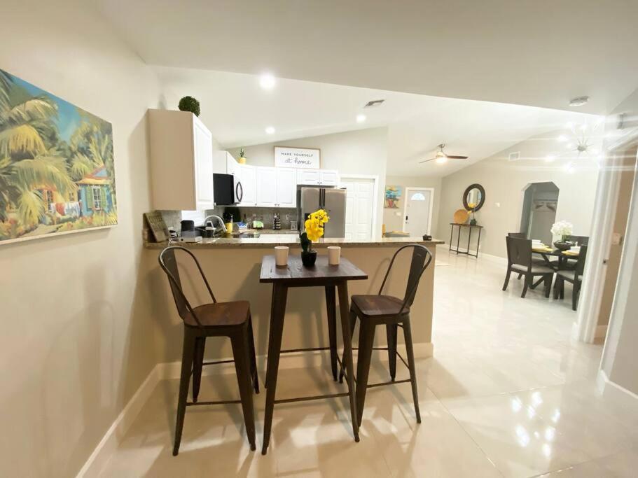 Spacious Home Near Downtown & The Beach เดลเรย์บีช ภายนอก รูปภาพ