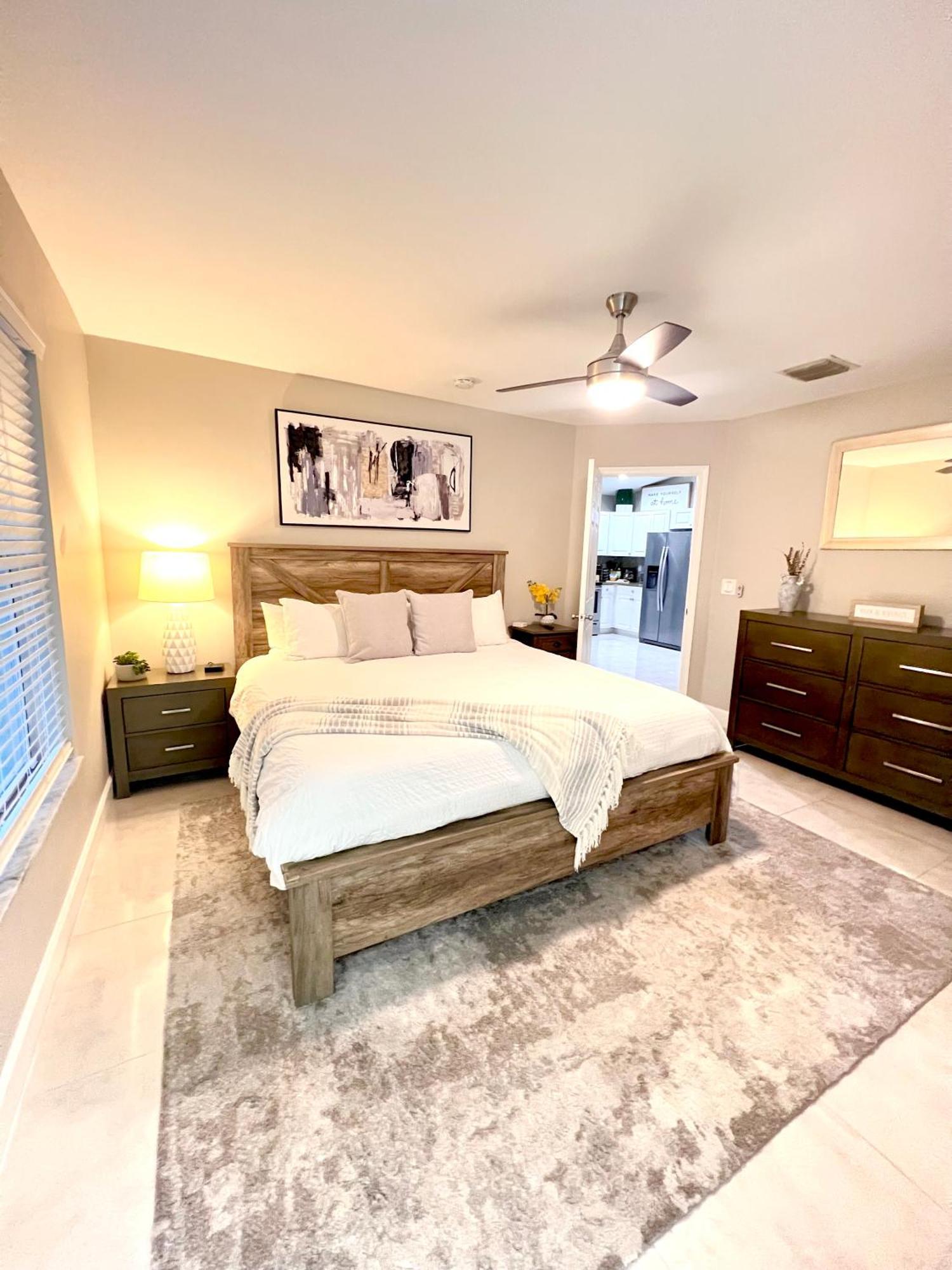 Spacious Home Near Downtown & The Beach เดลเรย์บีช ภายนอก รูปภาพ