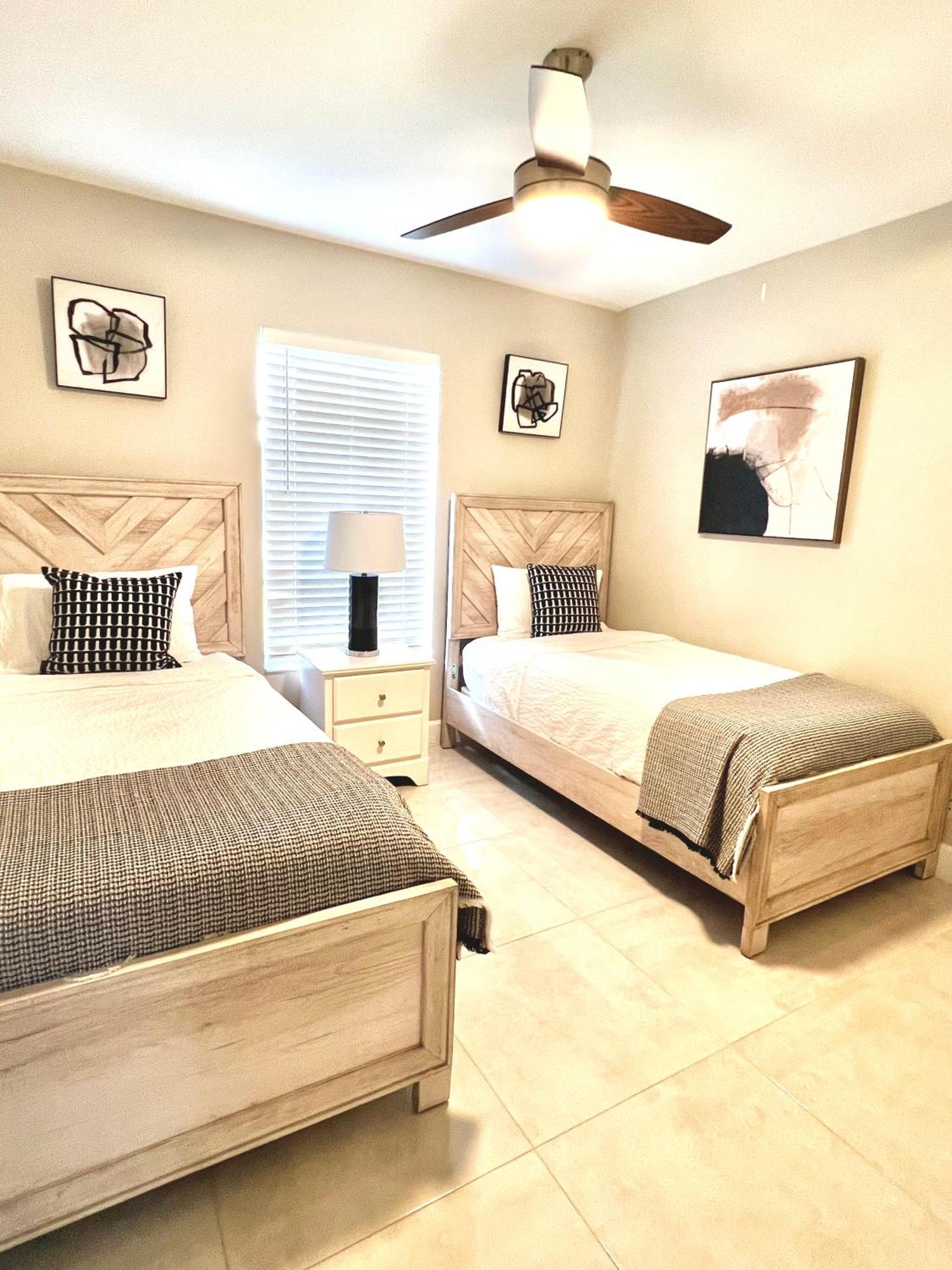 Spacious Home Near Downtown & The Beach เดลเรย์บีช ภายนอก รูปภาพ